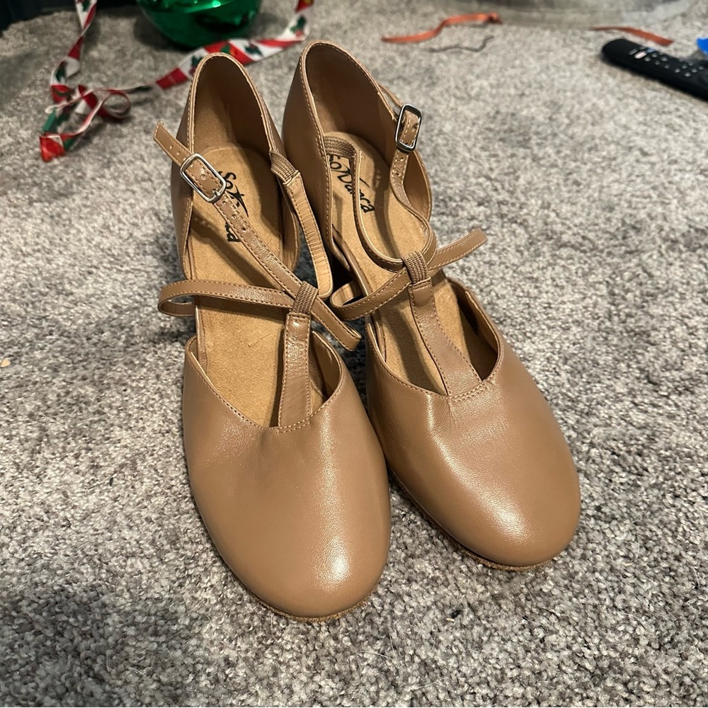 So Danca Roxy - unworn leather 3 inch character shoe